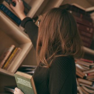 .Kirjasto valitsee kirjat